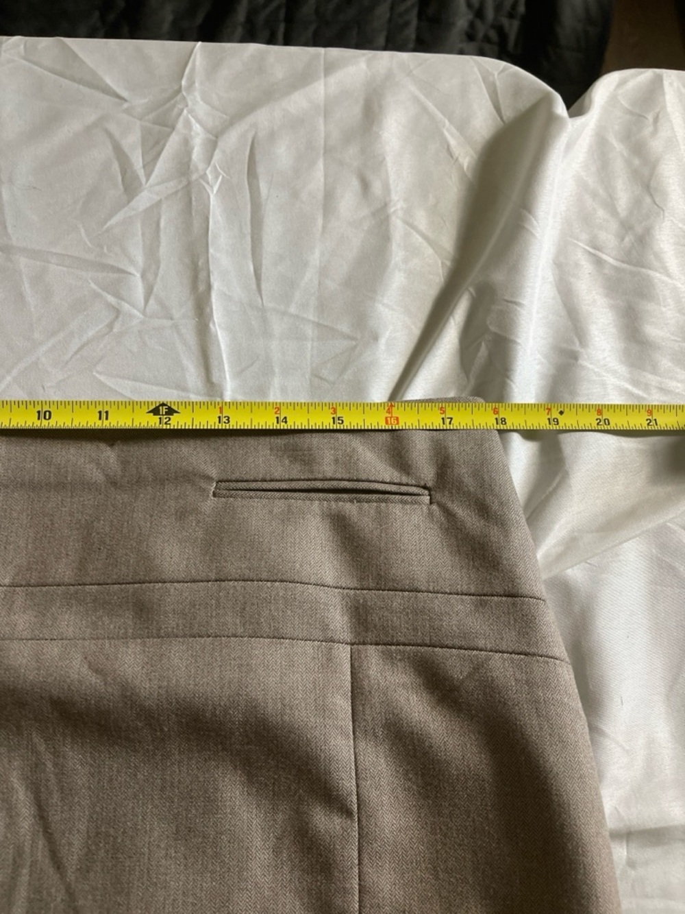 Express Pencil Skirt Sz 12 Taupe Beige Career Office Mini Lined Back Slit - Picture 11 of 12